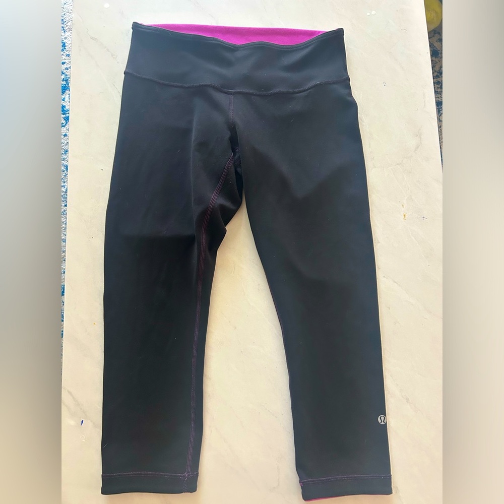 Lululemon Reversible 3/4 length Pink/Black Yoga Pants.